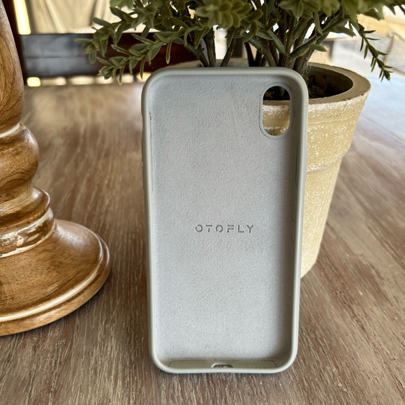 🌿 Otofly IPhone XR Silicon Cover - Picture 3 of 9
